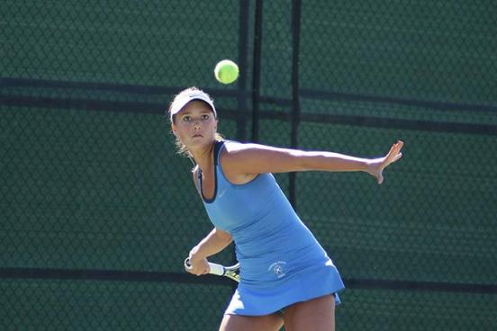 karlee budge about to swing her racquet