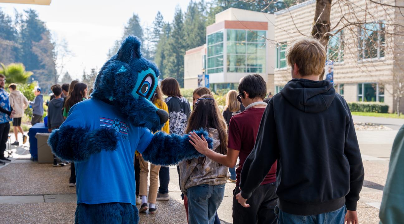 Petaluma City Schools 8th graders tour SSU campus, meet Lobo, as part of Petaluma Promise initiative, Jan. 2026