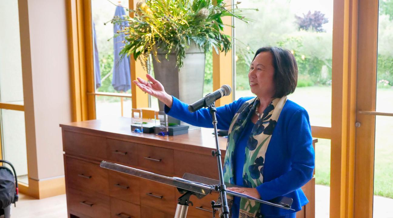 President Judy K. Sakaki presents honorary alumni