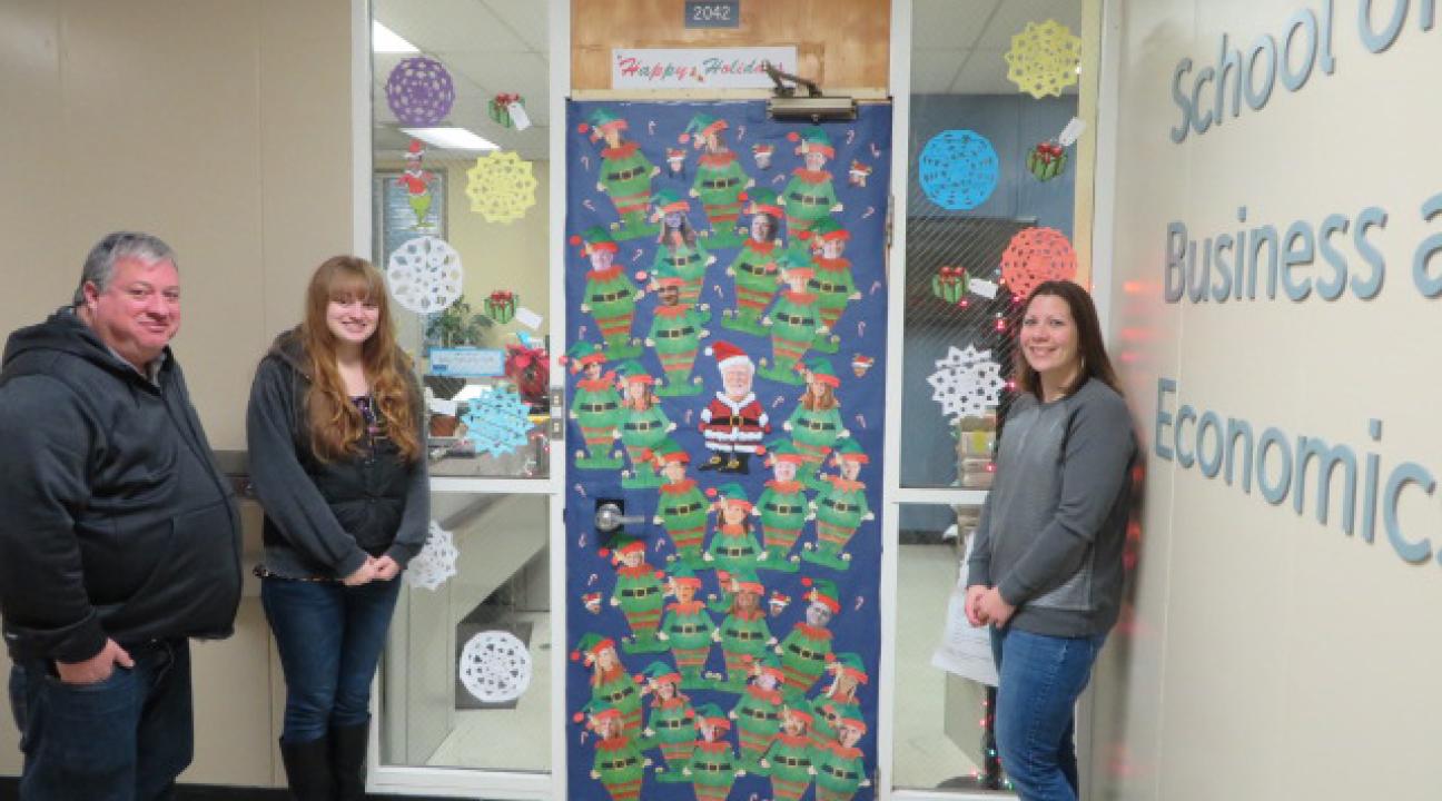 holiday door decorator winners school of business and economics