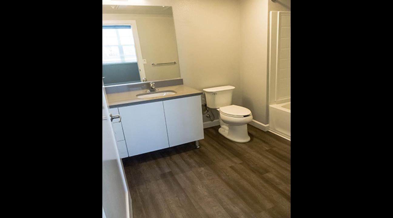 Marina Crossing Apartments Sonoma State bathroom