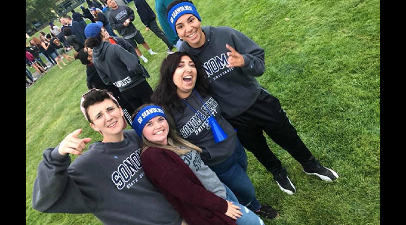 Carly Solberg poses with students for slefie