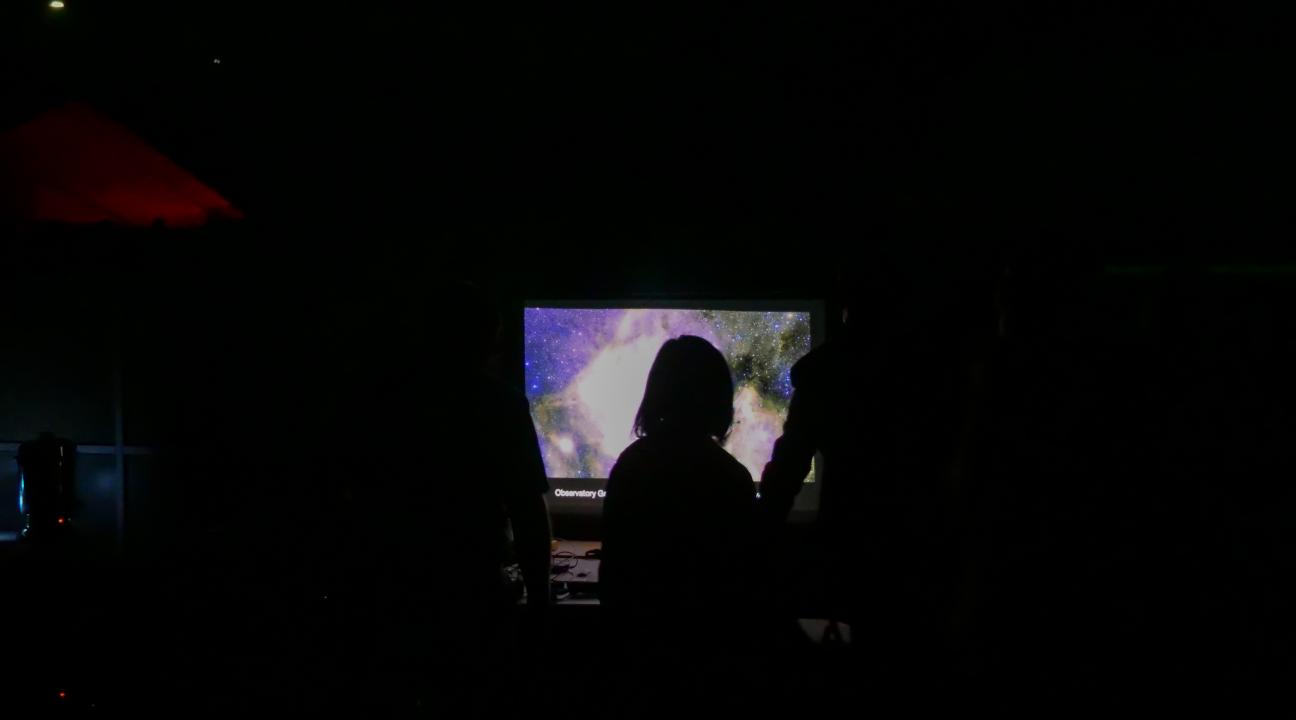 viewing computer screen in observatory