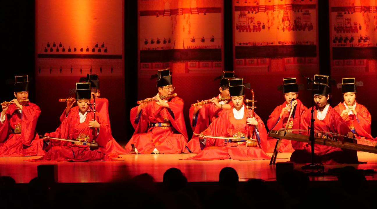 Students playing ancient Korean instruments // Photo by Francisco Carbajal
