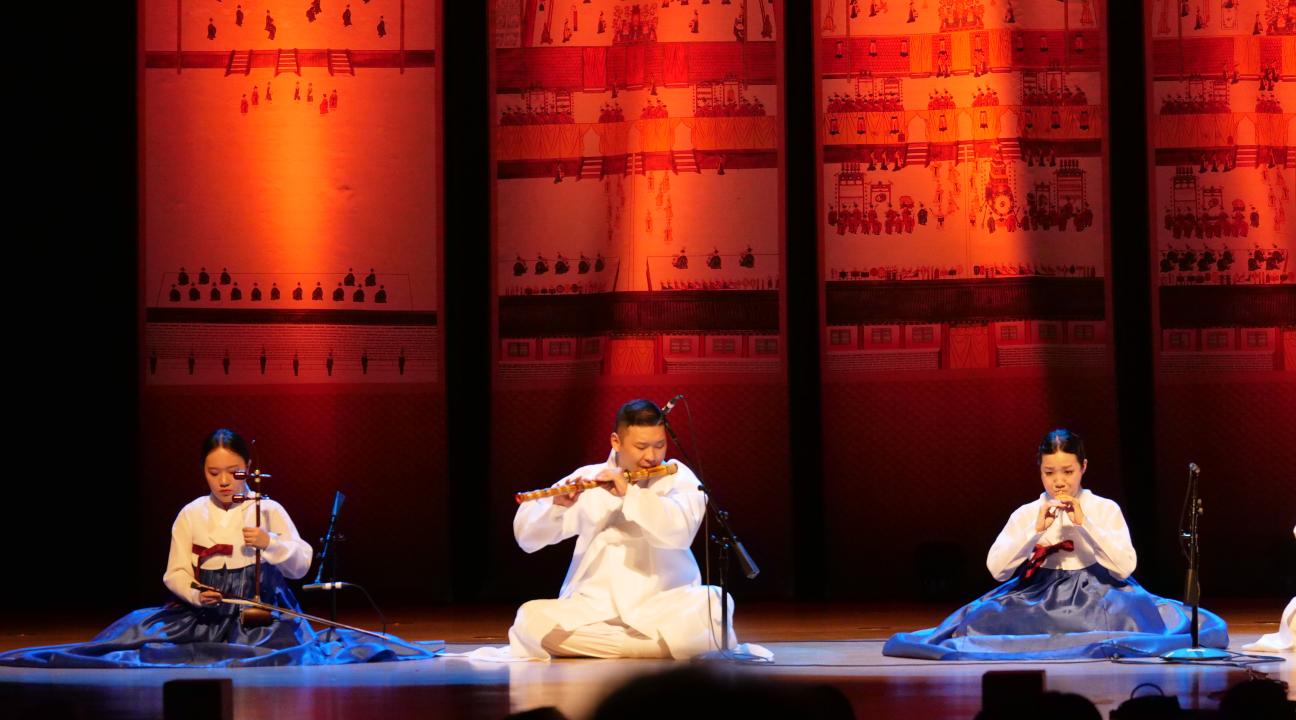 student performers from Hanyang University 