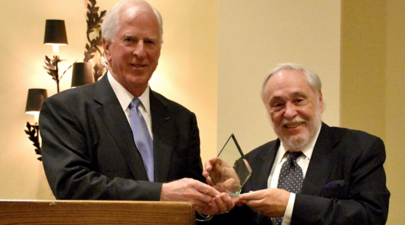 ruben armiñana receiving citizen of the year award