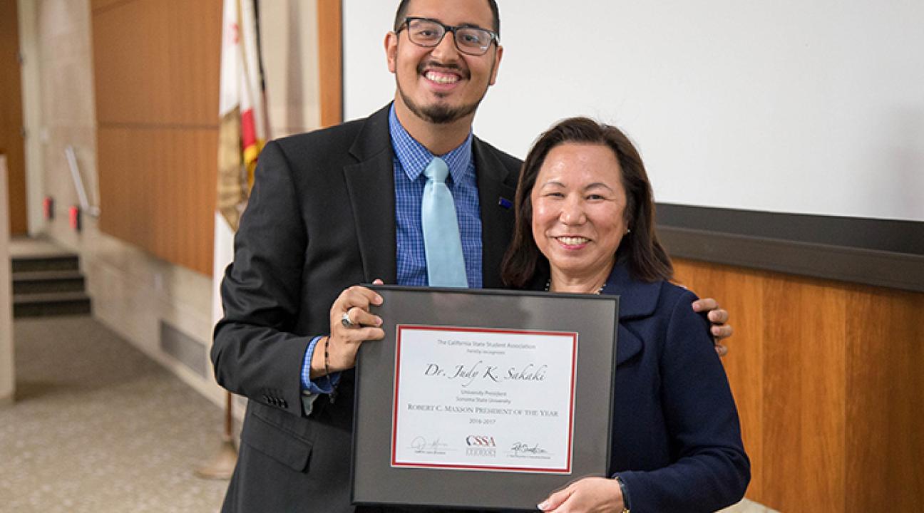 Judy Sakaki receives award