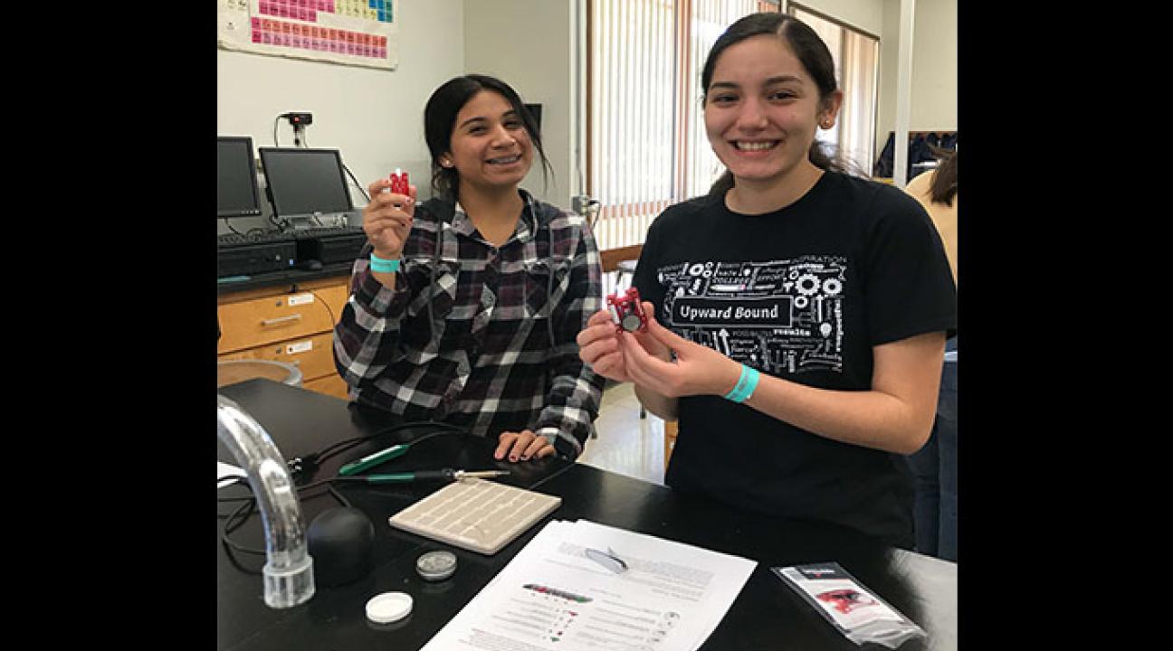 Sonoma County high school students make flashlights
