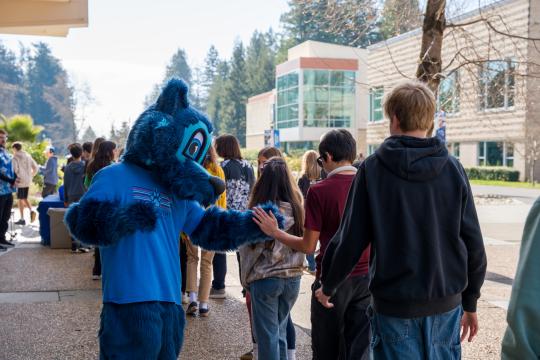 Petaluma City Schools 8th graders tour SSU campus, meet Lobo, as part of Petaluma Promise initiative, Jan. 2026