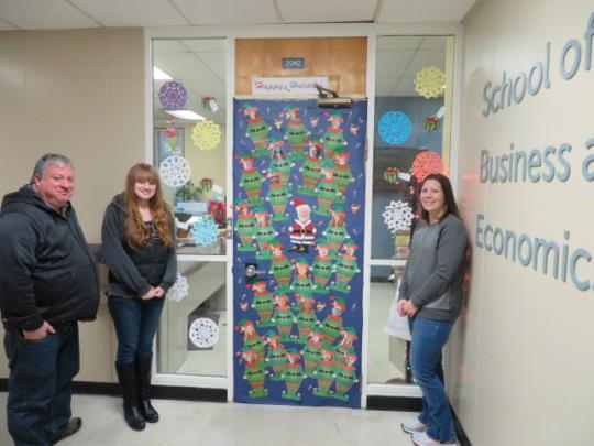 holiday door decorator winners school of business and economics