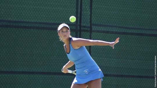 karlee budge about to swing her racquet