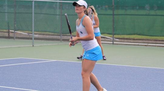 jordyn kearny playing tennis