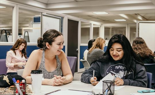 LARC tutor Arisa Leahy working with a student.