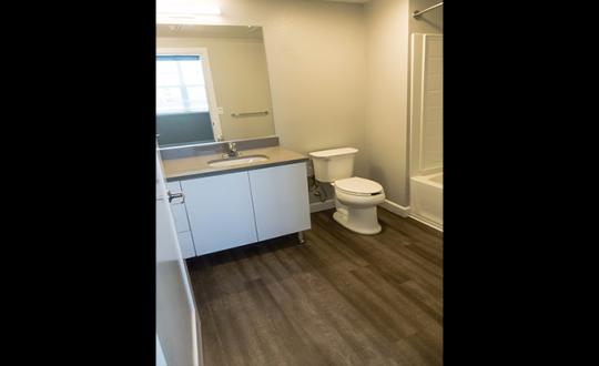 Marina Crossing Apartments Sonoma State bathroom