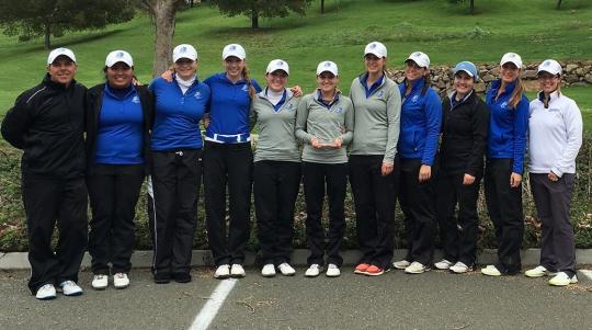 women's golf team posing