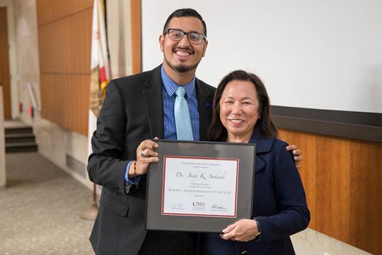 Judy Sakaki receives award