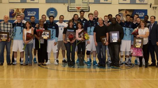 men's basketball team posing